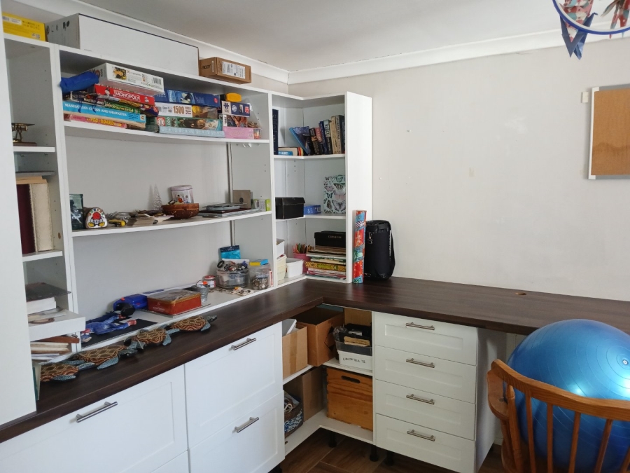 3 Bedroom Property for Sale in Roundhay Western Cape